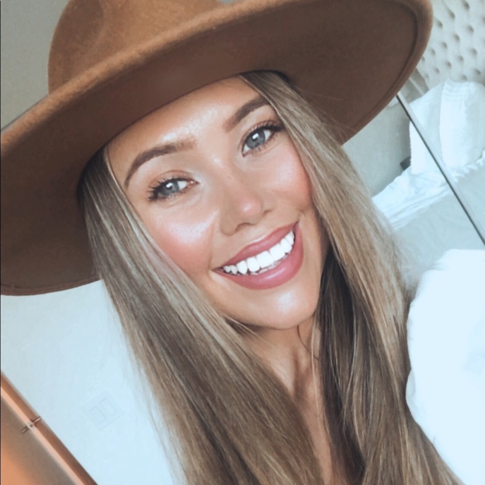 Meet your Posher, Cassie